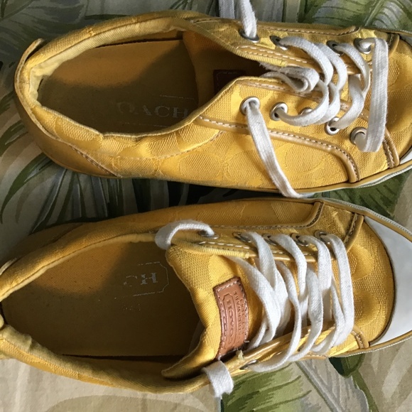 Coach - Picture 3 of 4